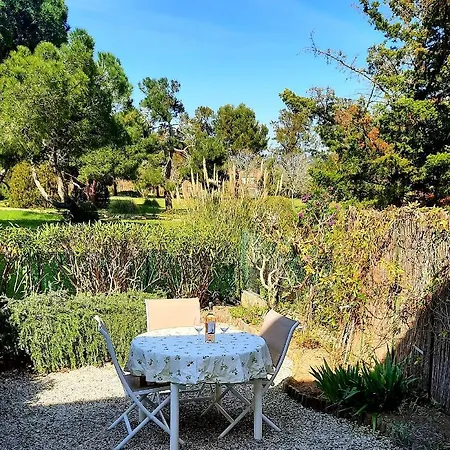Les Terrasses De Giens Апартаменты *